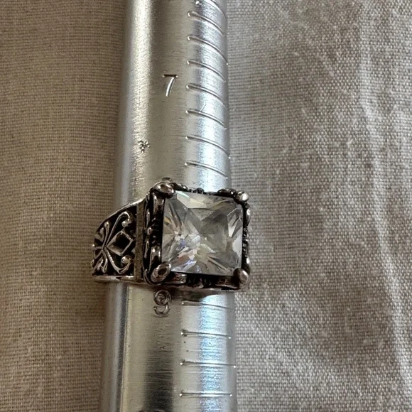 Elegant Sterling Silver Silpada Women's Ring - Picture 2 of 3